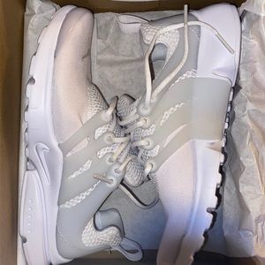 White Nike Presto